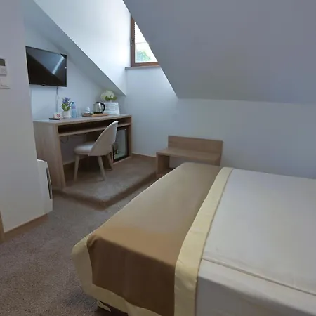 ゲストハウス Evelin Deluxe House