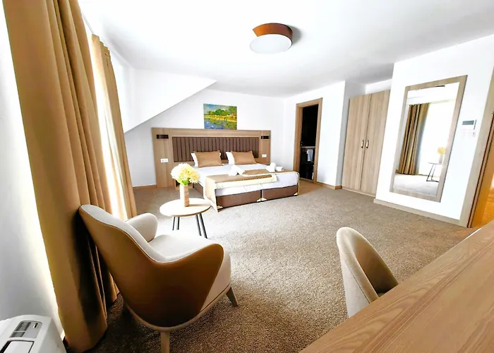 Evelin Deluxe House Гостевой дом 4*