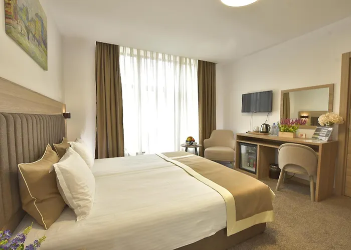 Evelin Deluxe House Гостевой дом 4*