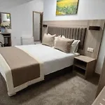 Evelin Deluxe House 4*