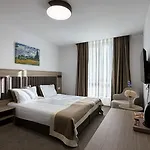 Evelin Deluxe House بيت ضيافة 4*