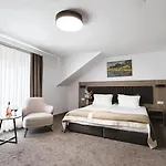 بيت ضيافة Evelin Deluxe House 4*