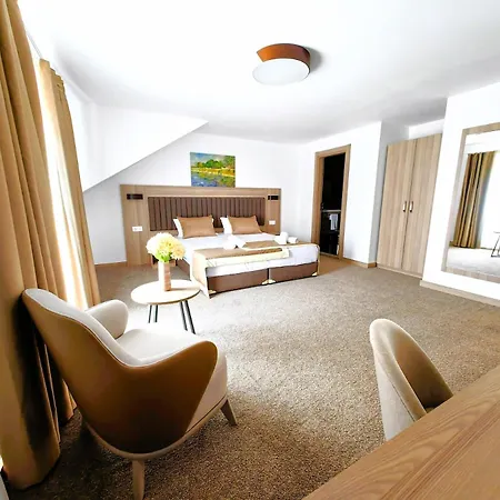 Evelin Deluxe House Pensión 4*