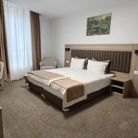 Evelin Deluxe House Konukevi 4*