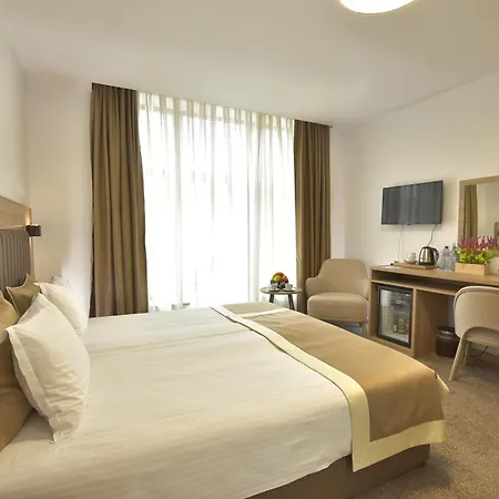 Evelin Deluxe House Pensiune 4*