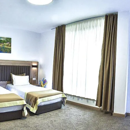 Evelin Deluxe House Pensión 4*