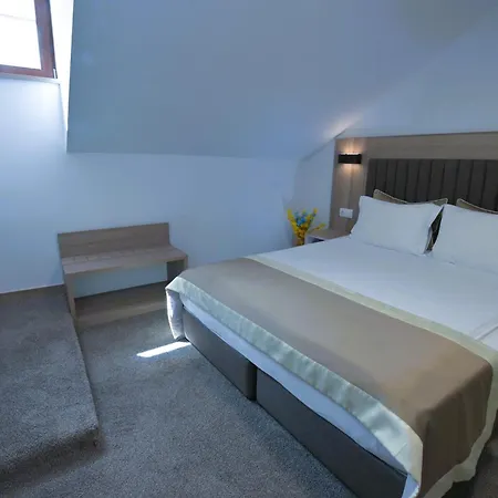 Evelin Deluxe House